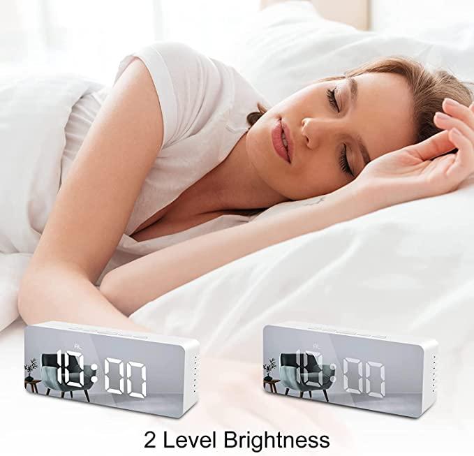 Digital Alarm Clock, LED Display Clock Best Makeup Bedroom Mirror Travel Alarm Office Bedroom Clock, Alarm Clock with Snooze, Dimmer Control, Support Battery Powered nmwwyb-dg